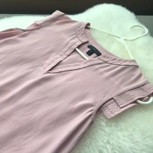 V-Neck Sleeveless Blouse XS / 00